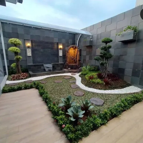 tukang taman di gunung sindur